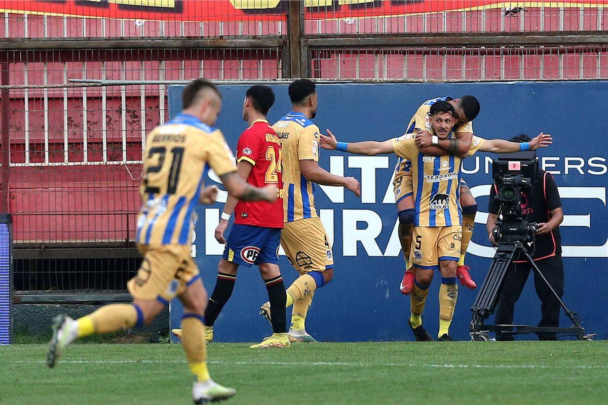 Los Ruleteros golearon a Unión Española y se escapan momentáneamente de la zona de descenso. Foto: Agencia Aton.