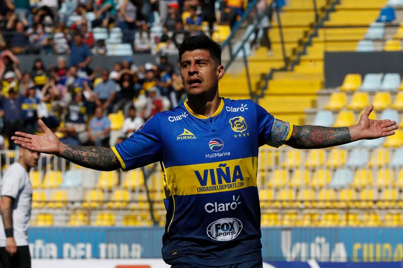Futbol, Everton vs Colo Colo.
Vigesimo Segunda fecha, campeonato nacional 2018.
El jugador de Everton Patricio Rubio celebra despues de convertir un gol contra Colo Colo durante el partido de primera division disputado en el estadio Sausalito de Viña del Mar, Chile.
02/09/2018
Martin Thomas/Photosport
Football, Everton vs Colo Colo.
Twenty-second date, National Championship 2018.
Everton's player Patricio Rubio celebrates after scoring against Colo Colo during the first division football match held at the Sausalito stadium in Viña del Mar, Chile.
02/09/2018
Martin Thomas/Photosport