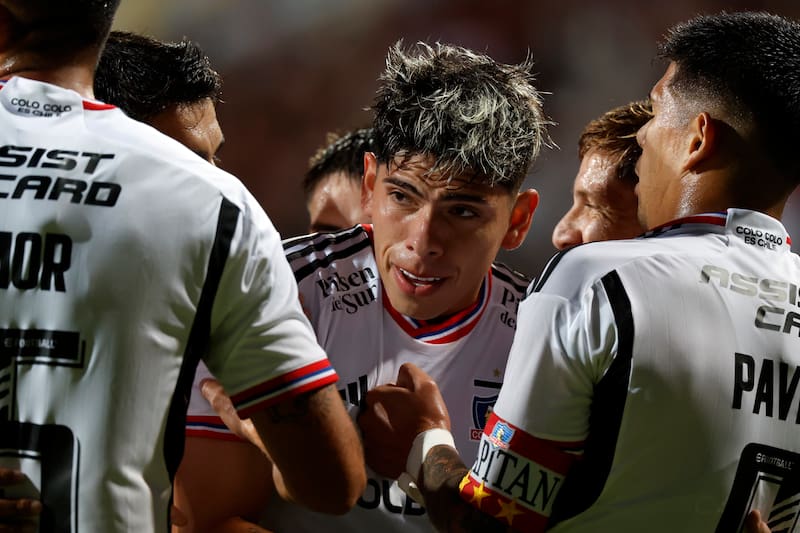El jugador de Colo Colo Carlos Palacios celebra su gol contra Everton.