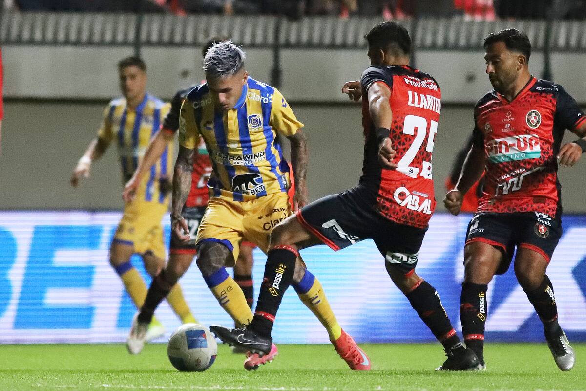 Los Tomateros rescataron un histórico y agónico empate ante los Ruleteros.