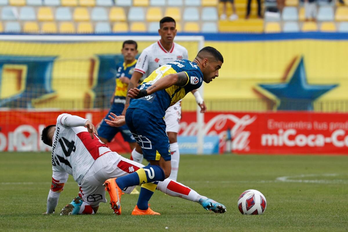 Everton vs Ñublense chocan en Viña del Mar. Foto: Agencia Aton.