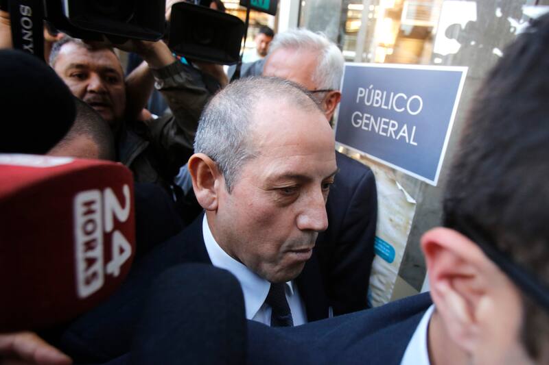 Exdirector de la PDI Sergio Muñoz, hace su llegada al Centro de Justicia para la audiencia de formalizacion por caso audios. Créditos: ATON.