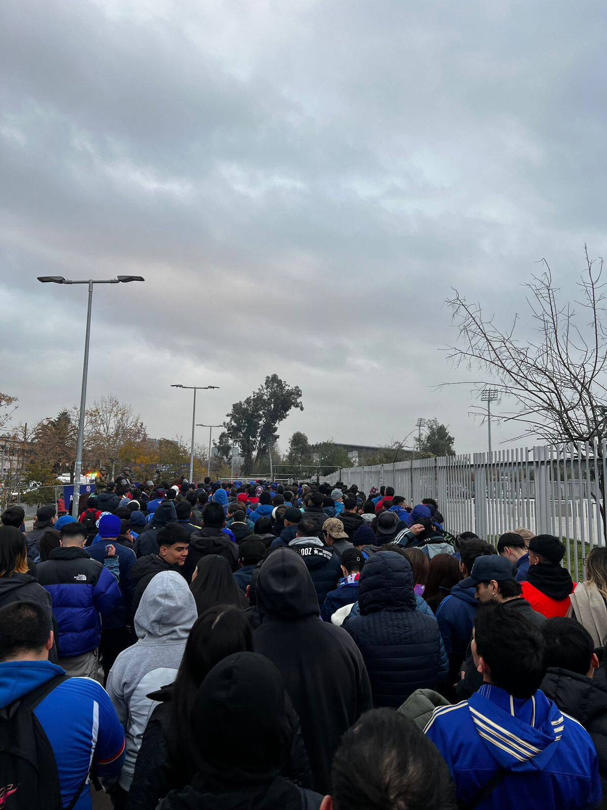 Aglomeramiento en los ingresos al Nacional.