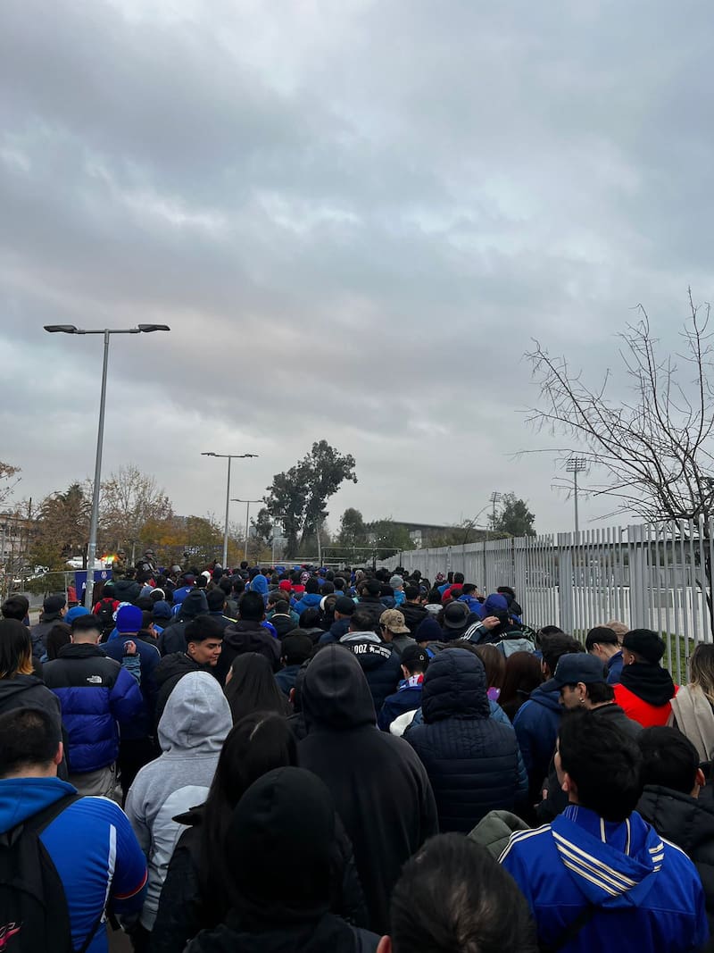 Aglomeramiento en los ingresos al Nacional.