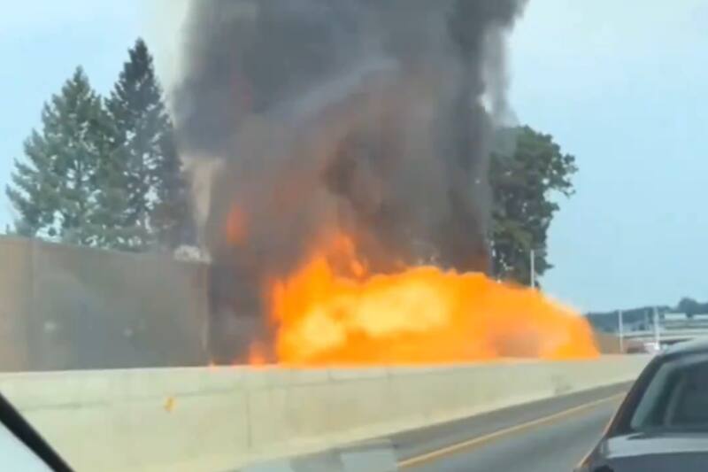 El accidente causó la muerte inmediata del chofer de la máquina de carga.
