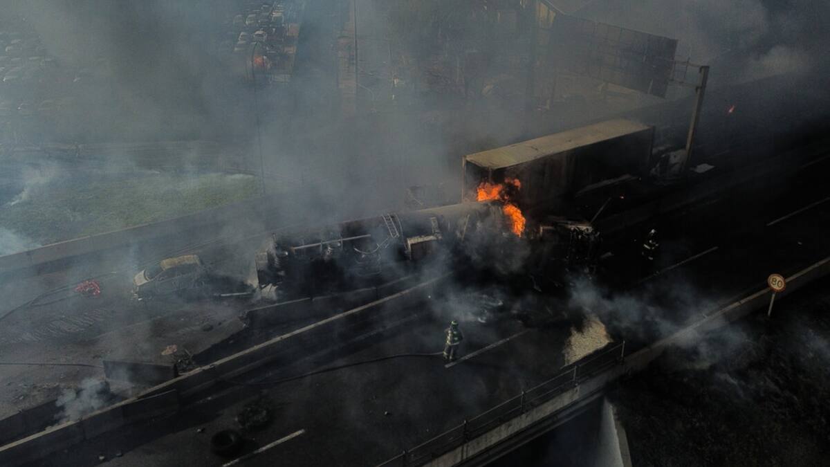 VIDEO | Impactante explosión en Renca provoca incendio en fábrica de pegamentos
