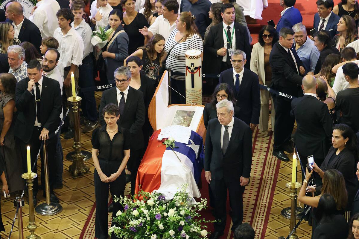 Los restos del ex presidente Sebastian Piñera han estado desde el miércoles en el excongreso nacional.
Paul Plaza/Aton Chile
