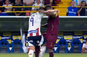 VIDEO | Guillermo Paiva fue expulsado por feroz cabezazo en el título de Junior en Colombia