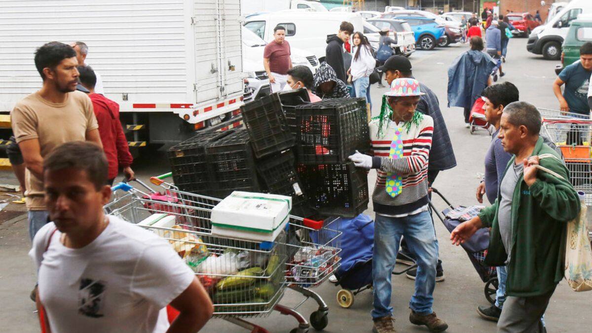 Extranjeros que trabajen de forma ilegal en Chile arriesgan multas superiores a los $340.000