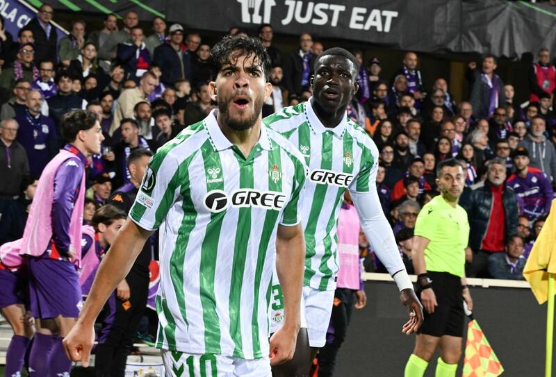 marcó el gol del triunfo para Betis sobre Fiorentina en Conference League. EFE