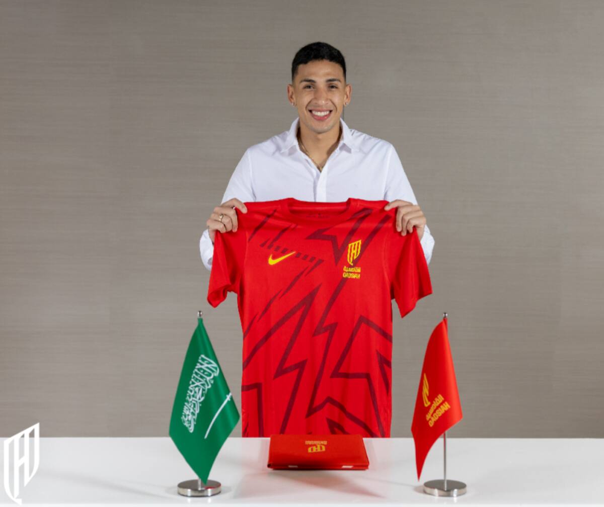 Ezequiel Fernández fue el último fichaje, hasta ahora, del Al-Qadsiah. (Foto: @AlQadsiah)