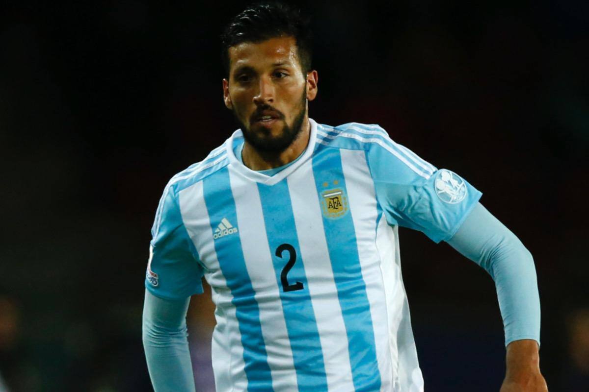El defensor argentino llenó de elogios a Manuel Pellegrini y su manejo del camarín. Foto: Agencia ATON.