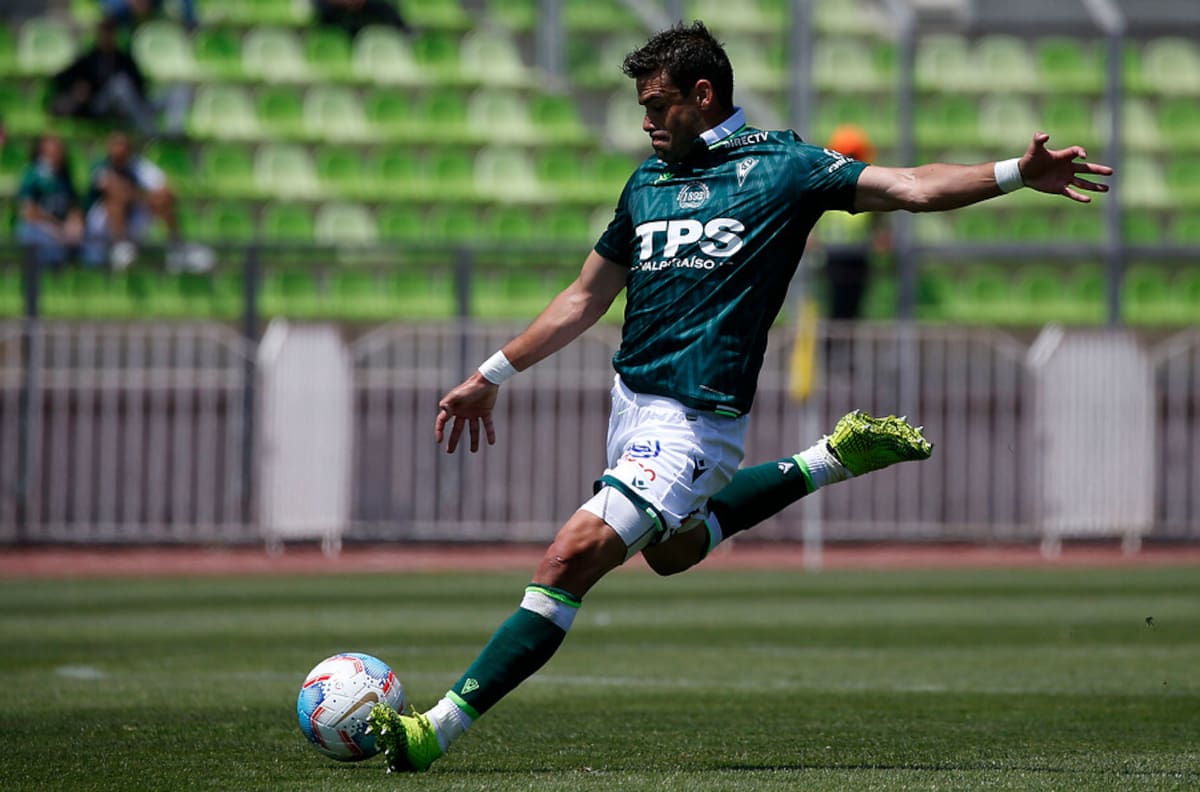 Luna y el hincha de Wanderers: "El poco dinero lo destinan para ir al estadio"
