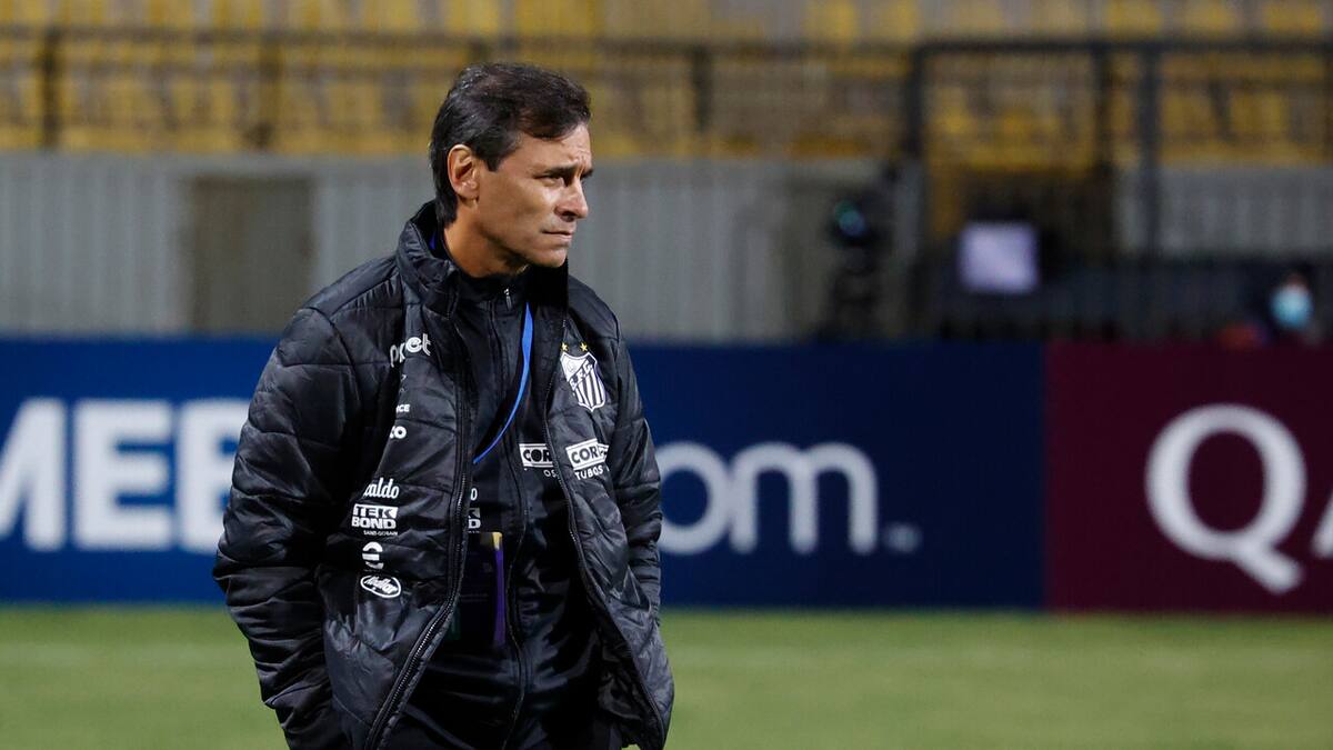 Nuevo candidato: DT multicampeón irrumpe con fuerza para la banca de Universidad de Chile