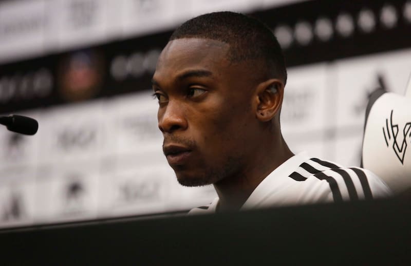 no lo pasa bien en Colombia tras su salida de Colo Colo. Foto: Agencia Aton