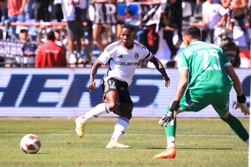 Fabián Castillo regresaría a los entrenamientos de Colo Colo en las últimas semanas de mayo (Foto: Aton)