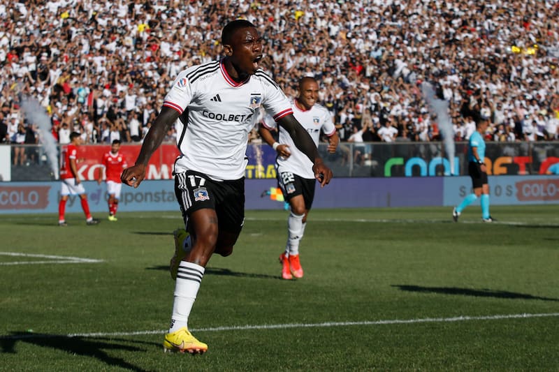 El colombiano Fabián Castillo es uno de los dos sueldos más altos de Colo Colo. (Crédito: Agencia Aton)
