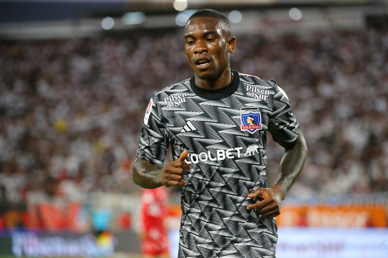 En su paso por Colo Colo. Foto: Agencia Aton.