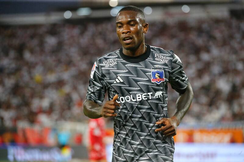 Fabián Castillo rompió el silencio luego de perder la titularidad en Colo Colo. Foto: Aton.