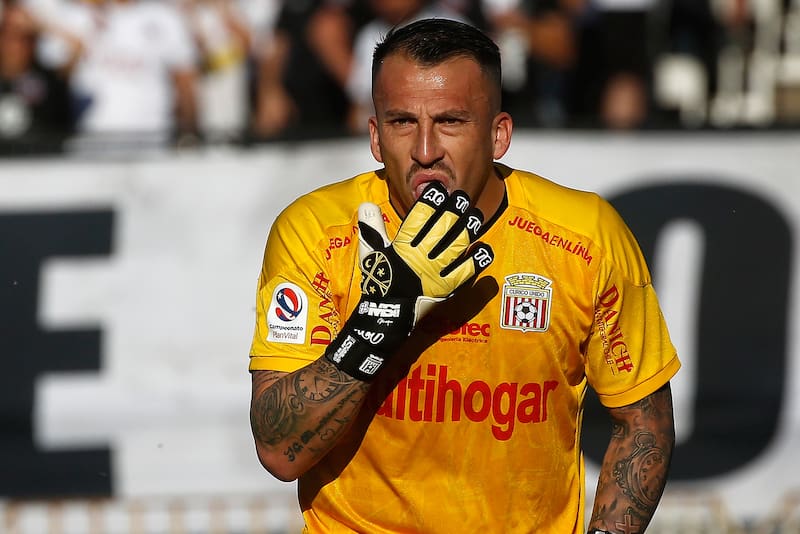 El portero en su recordado paso por Curicó Unido. Foto: Agencia Aton.