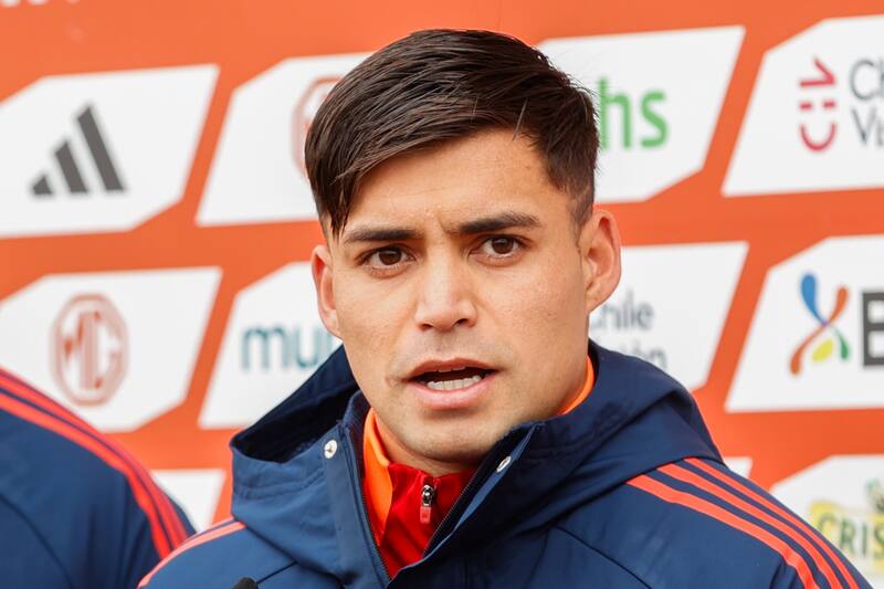 El lateral derecho respondió las preguntas de los medios en conferencia de prensa.