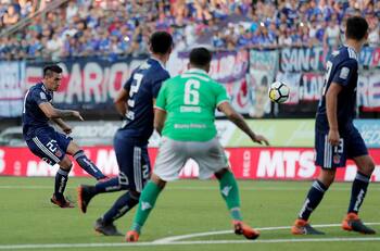 El golazo de tiro libre de Fabián Monzón que puso en ventaja a la U