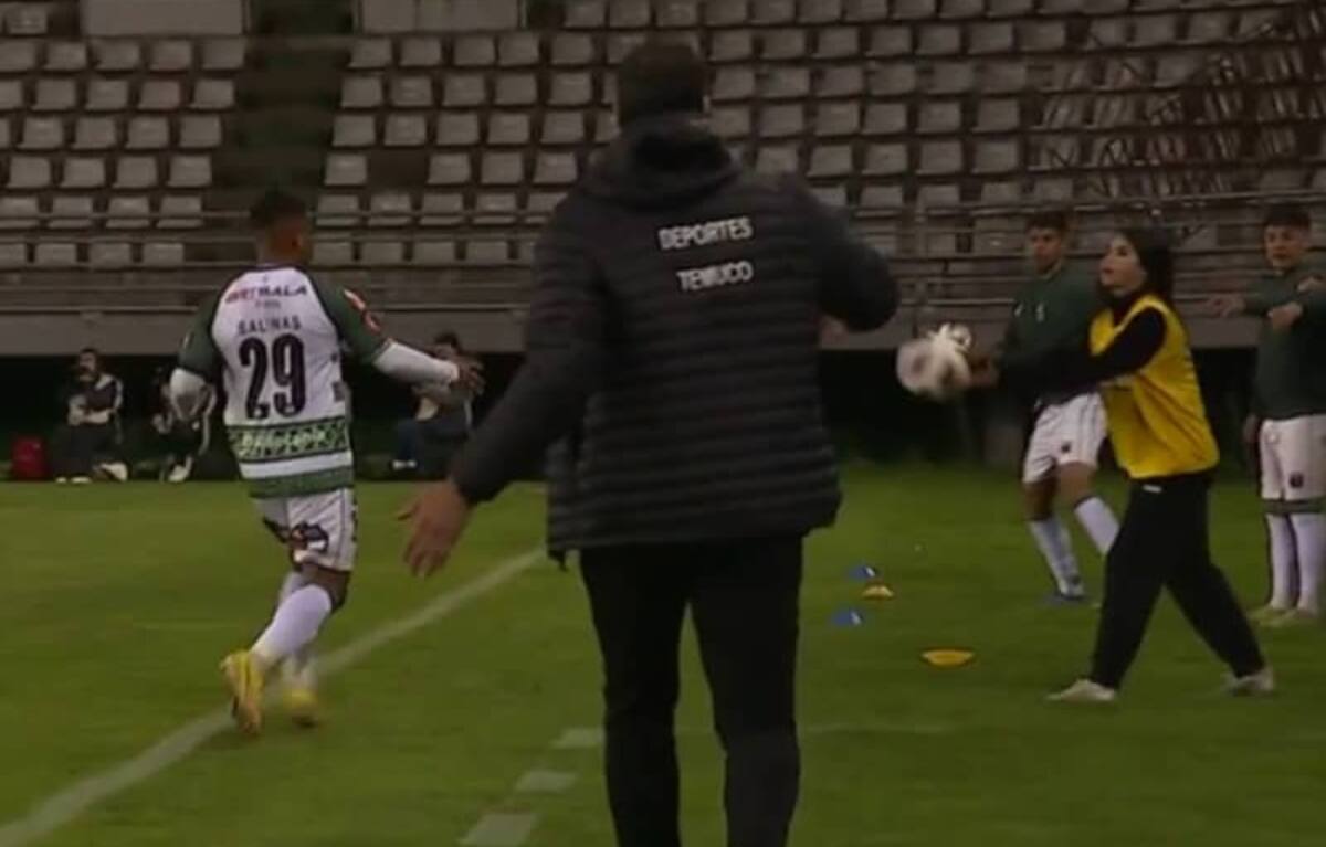 Fabián Núñez fue ayudado por su hija Isidora en el gol de Deportes Temuco.