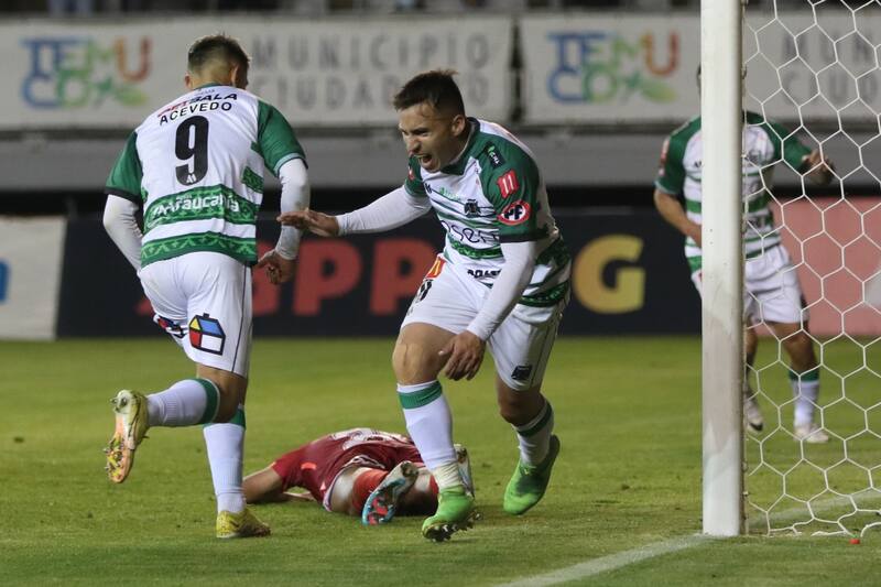 Fabián Núñez jugando con la camiseta de Deportes Temuco.