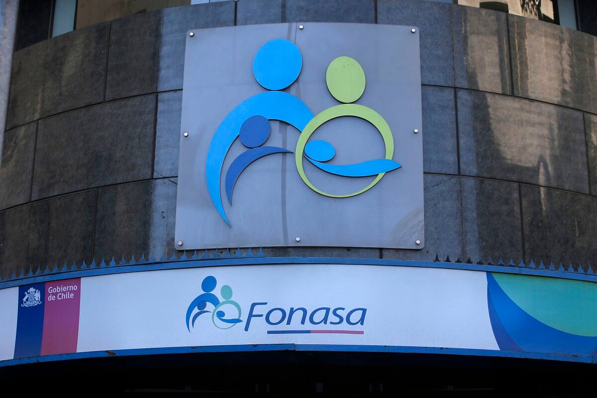 Santiago, 13 de abril 2017.
Fachadas, logos edificios publicos
Fonasa
Javier Torres/Aton Chile
