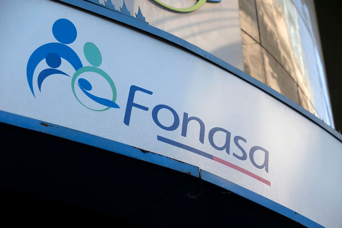 Santiago, 13 de abril 2017.
Fachadas, logos edificios publicos
Fonasa
Javier Torres/Aton Chile