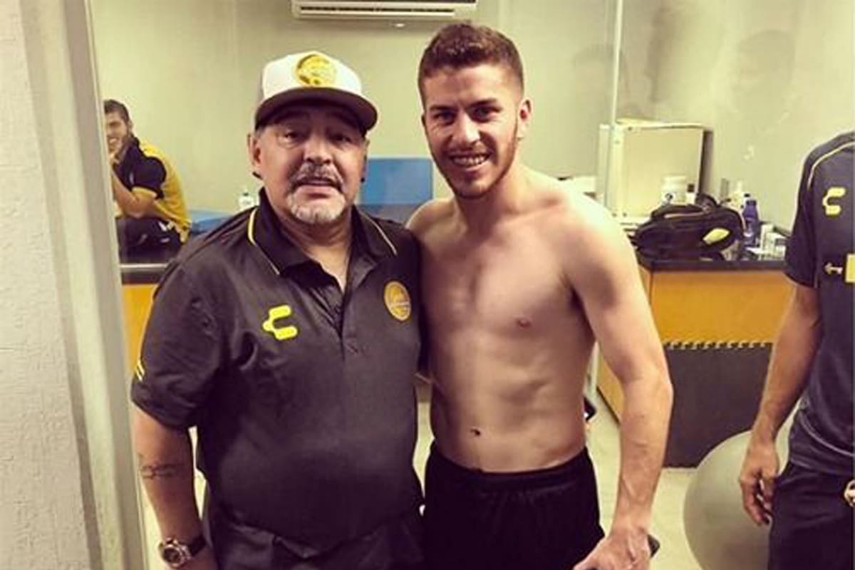 El volante junto a Diego Maradona en México