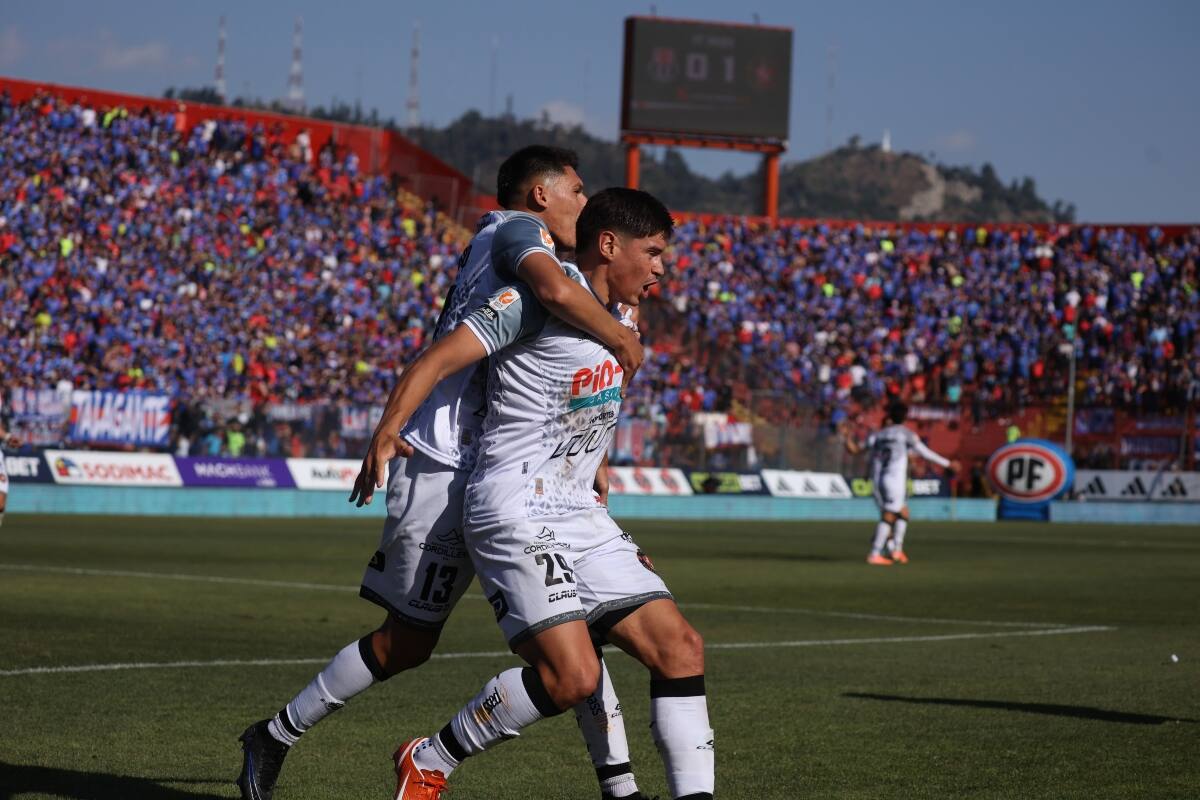 El delantero argentino quedó sorprendido con los estadios del fútbol chileno. Foto: Agencia ATON.