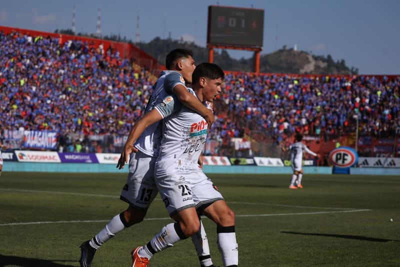 El delantero argentino quedó sorprendido con los estadios del fútbol chileno. Foto: Agencia ATON.