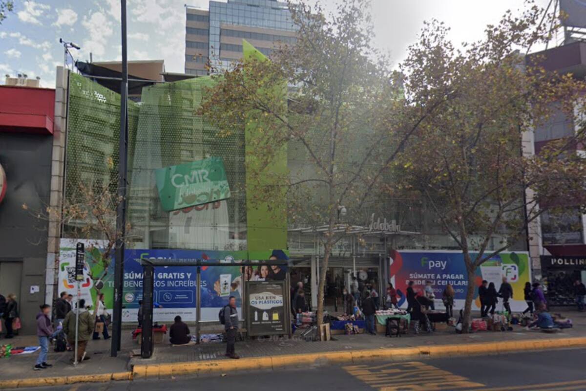 Una de las que cerró es el Falabella de Lyon.