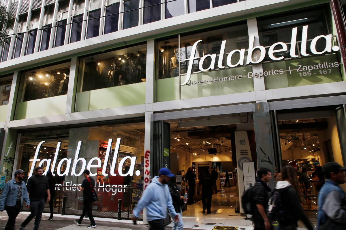 La cadena de tiendas tiene varias ofertas laborales abiertas.