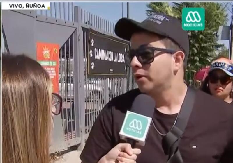 conversaron con Meganoticias en las afueras del Estadio Nacional. Créditos: Mega.