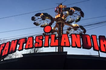 VIDEO | Personas quedaron atrapadas en un juego en Fantasilandia debido al corte masivo de luz en Chile