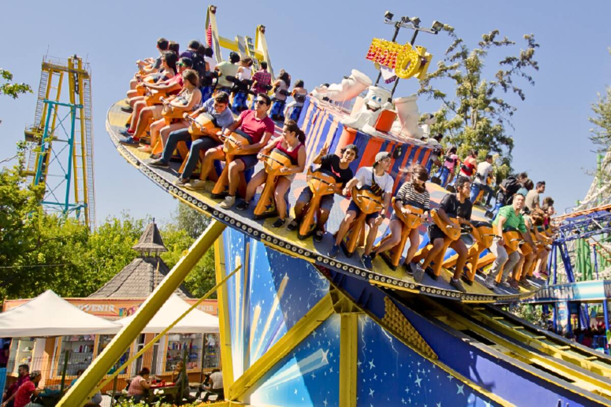 Este parque de diversiones funciona los viernes y fines de semana.