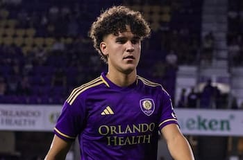 Nació en Estados Unidos, eligió jugar por Chile, es hincha de la UC y quedó libre para 2026