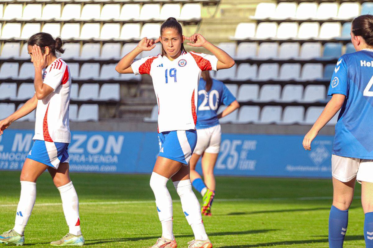 La Selección Chilena enfrenta a Cataluña. Foto: Comunicaciones/FFCh.