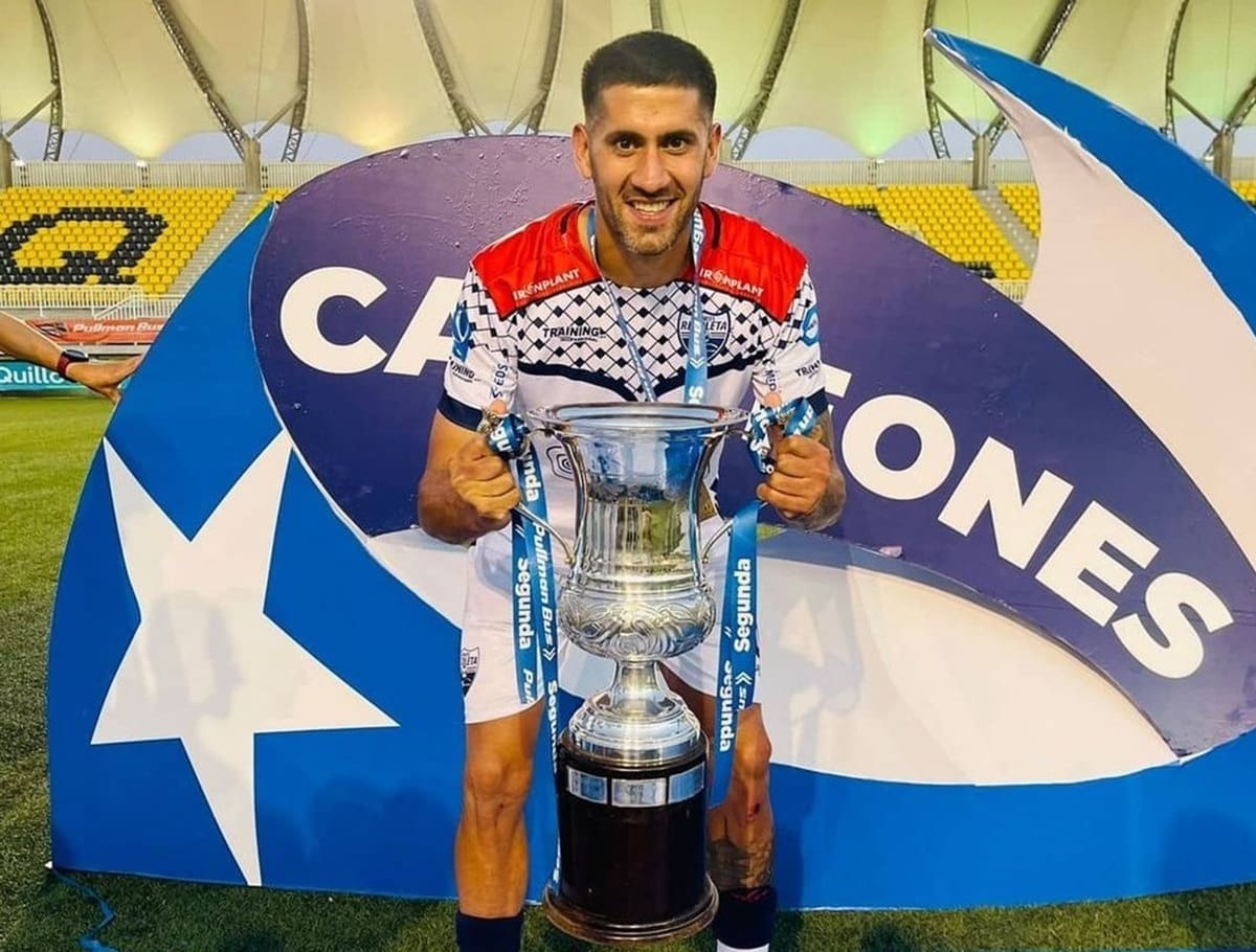 Volante argentino de Deportes Recoleta en Primera B.