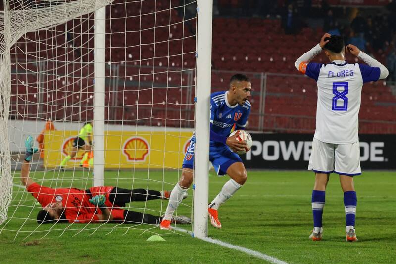 se refirió sobre la posible llegada de Charles Aránguiz a la U. Foto: ATON