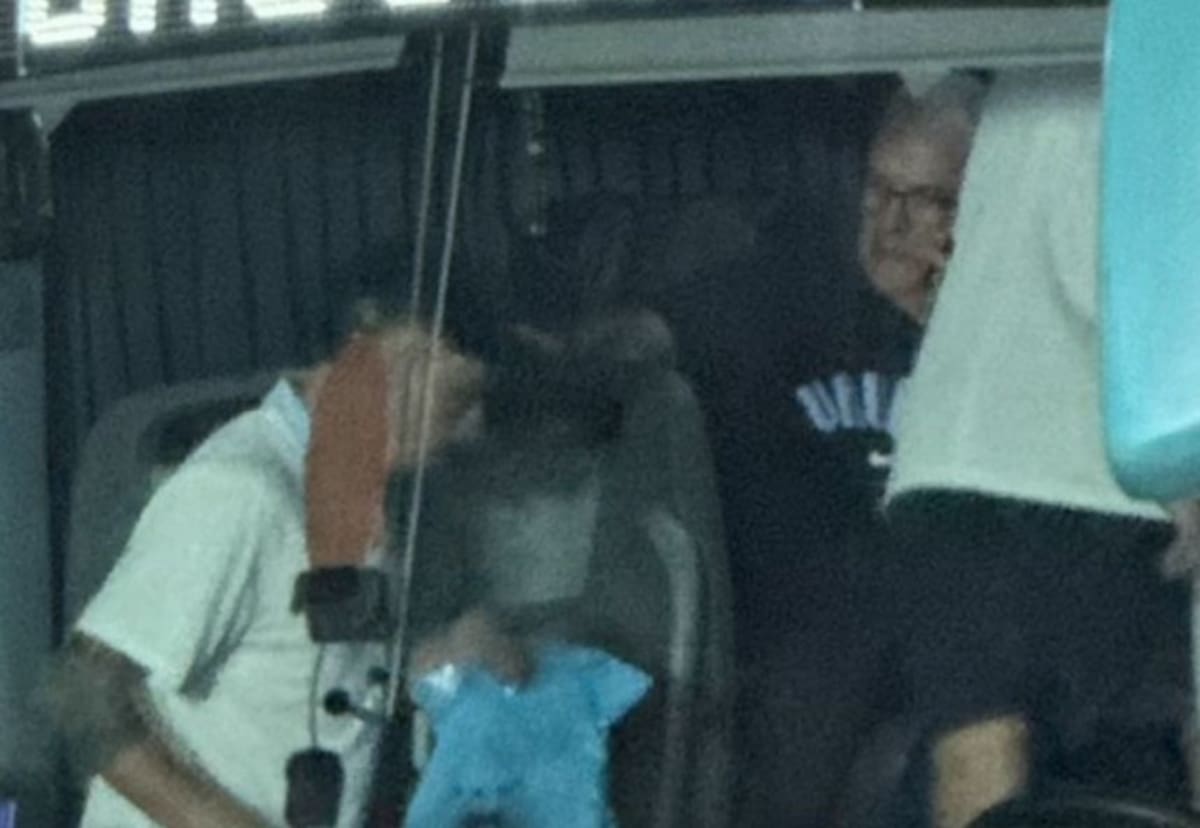 El uruguayo ignoró a Bielsa en el bus