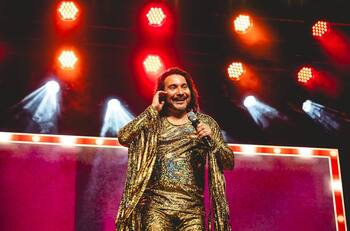 ¿Por qué Felipe Avello se cambió de nombre y cuál se puso?