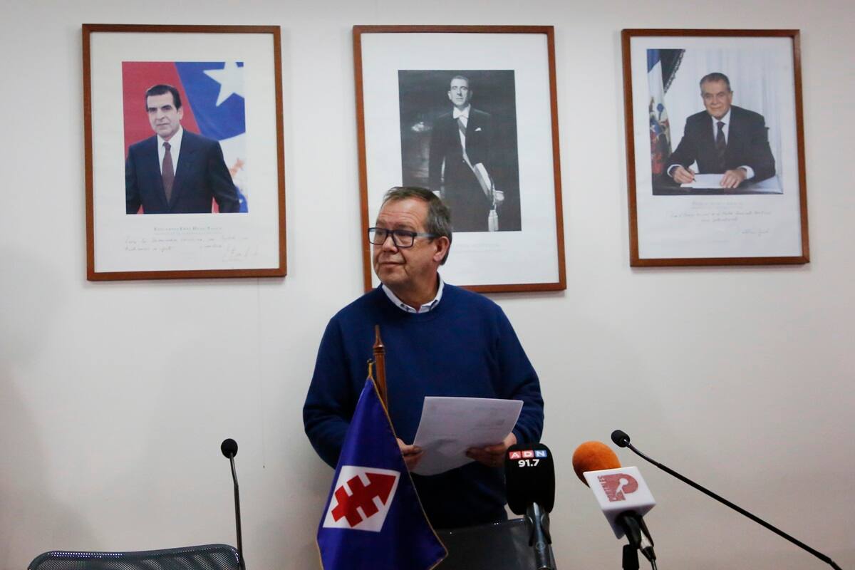 Entre 2017 y 2019 fue presidente de la Asociación Chilena de Municipalidades.