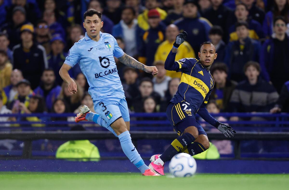 Felipe Faúndez crítico con su rendimiento y la cancha tras derrota ante Boca Juniors: “No se podía pisar bien”