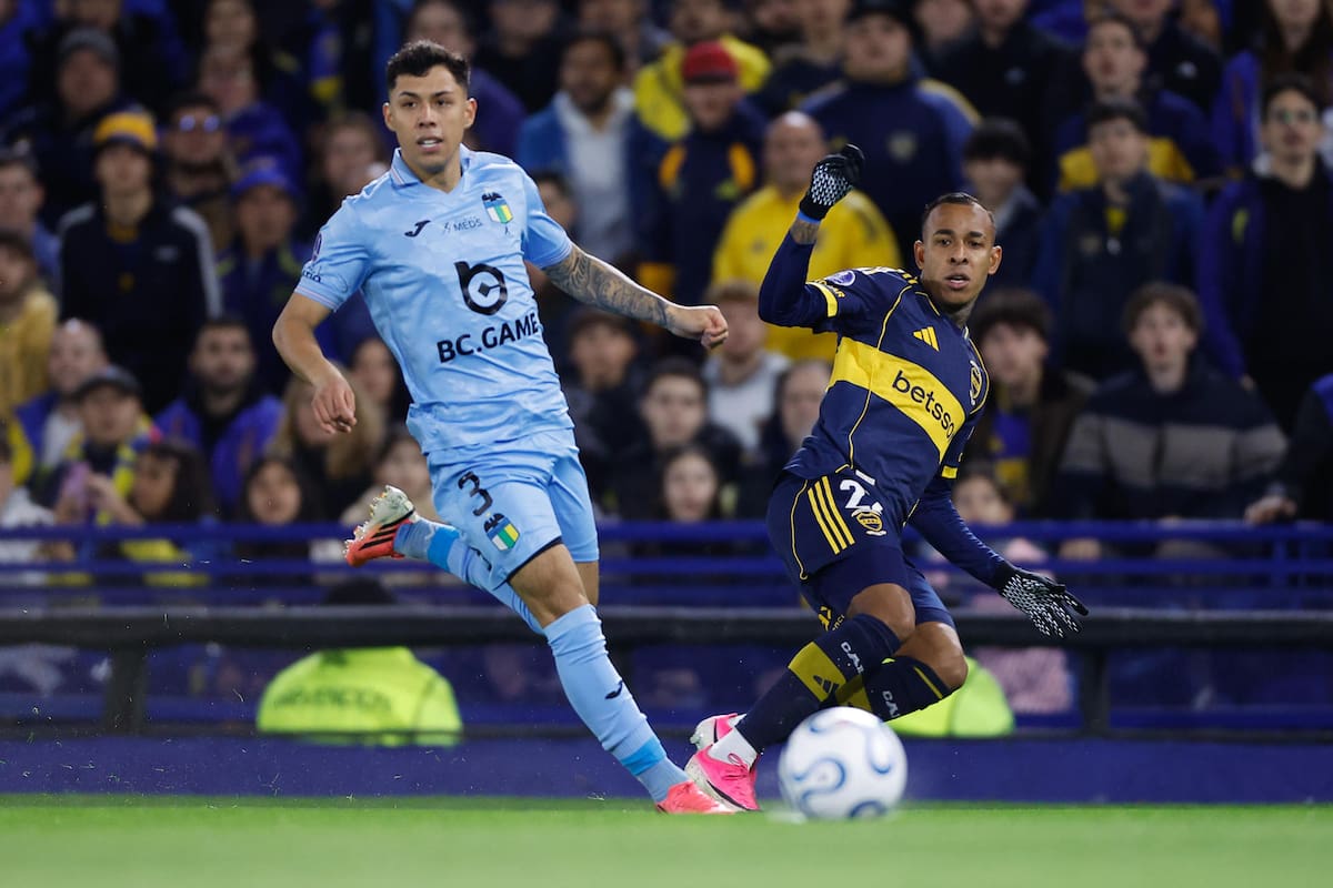 El defensor no quedó conforme con su rendimiento contra Boca Juniors. Foto: EFE.
