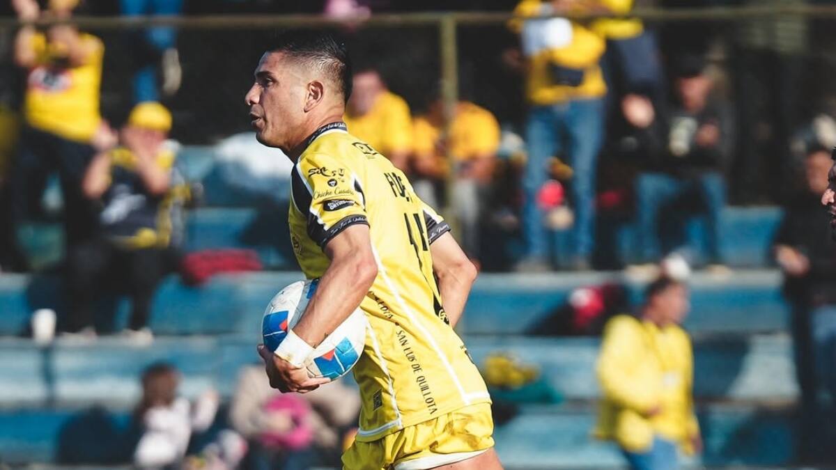 Vive horas claves: el complicado momento de Felipe Flores en el San Luis de Humberto Suazo