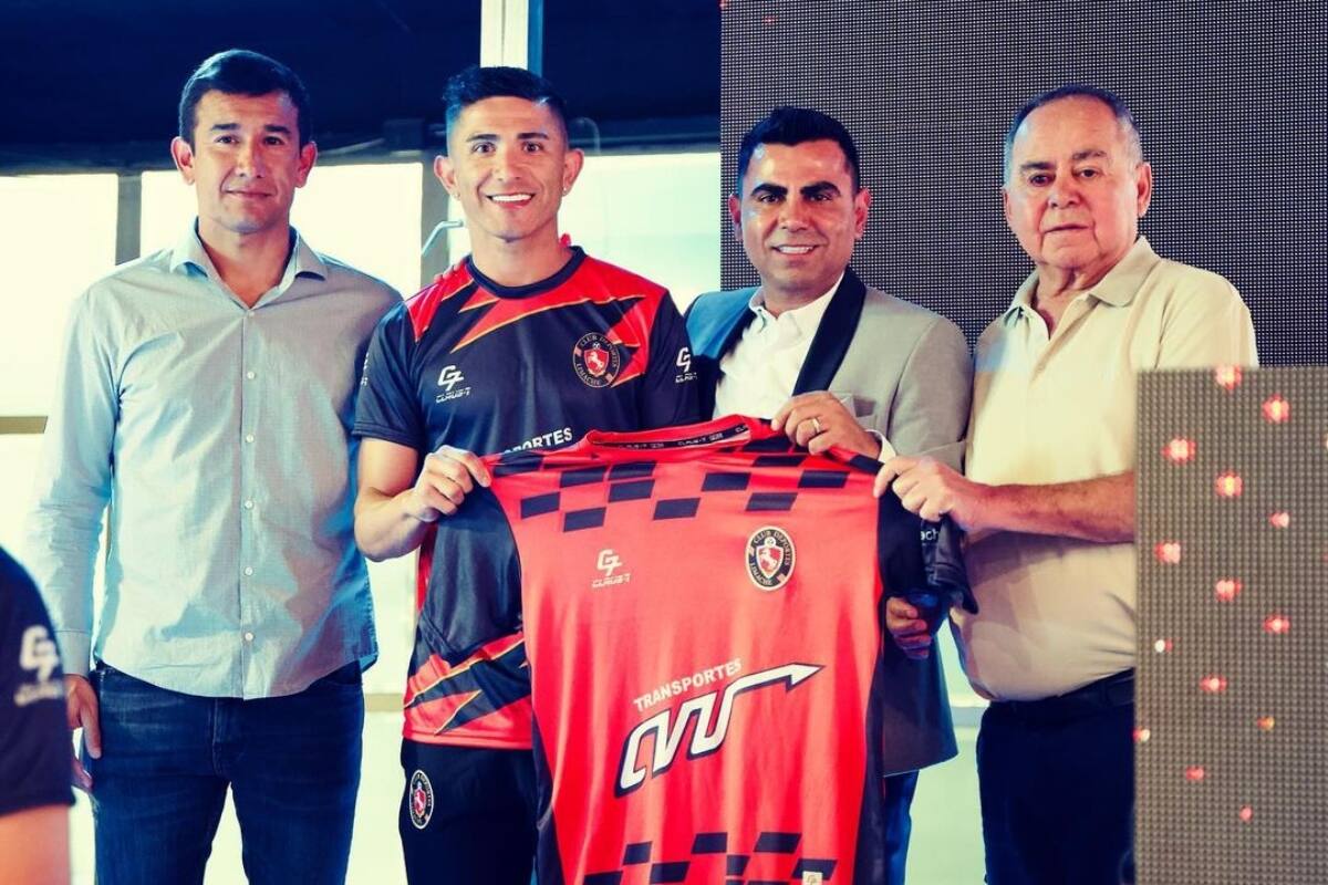 Felipe Flores en su presentación en Deportes Limache.