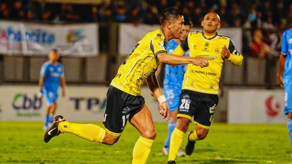 Lo llamó un histórico de Colo Colo: este es el equipo que busca fichar a Felipe Flores para 2026